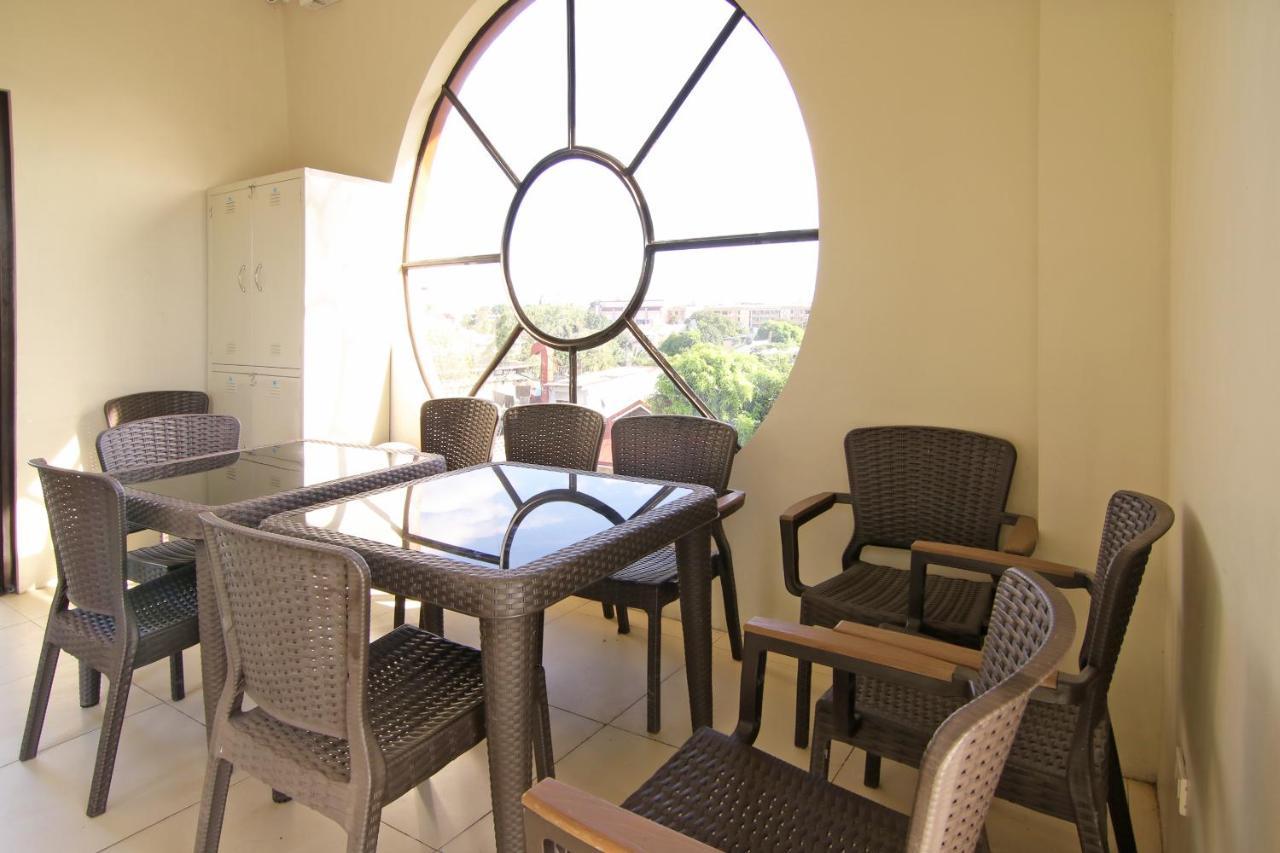 Spiral Suites Hotel كويزون سيتي المظهر الخارجي الصورة